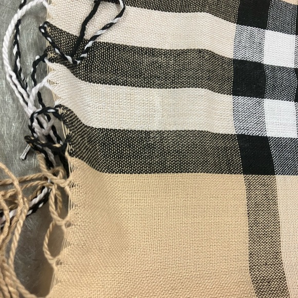 Burberry plaid design styled pattern double layered thin throw blanket neck wrap - Picture 6 of 10